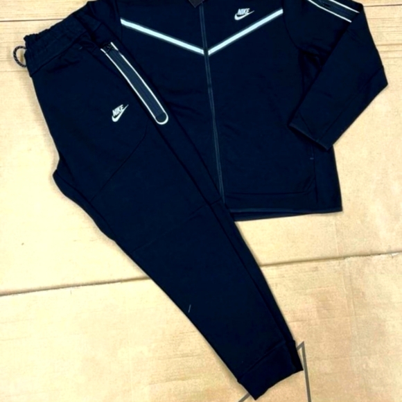 New Men's Nike Tech jogger Sweatsuit Size M - Picture 2 of 2